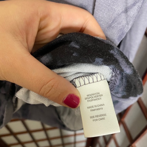 Gray black tie dye v neck soft top - Picture 4 of 5